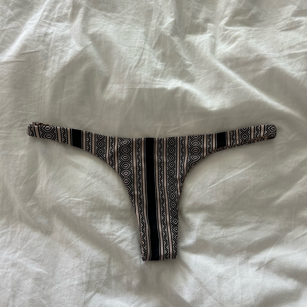 Acacia Swimwear Pipeline bottom in Polynesia
